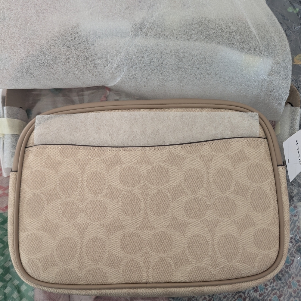 Coach Camera Bag - Picture 6 of 7